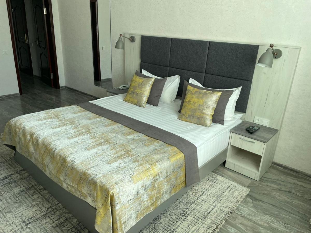 Altyn Adam Hotel Petropavlovsk Ngoại thất bức ảnh