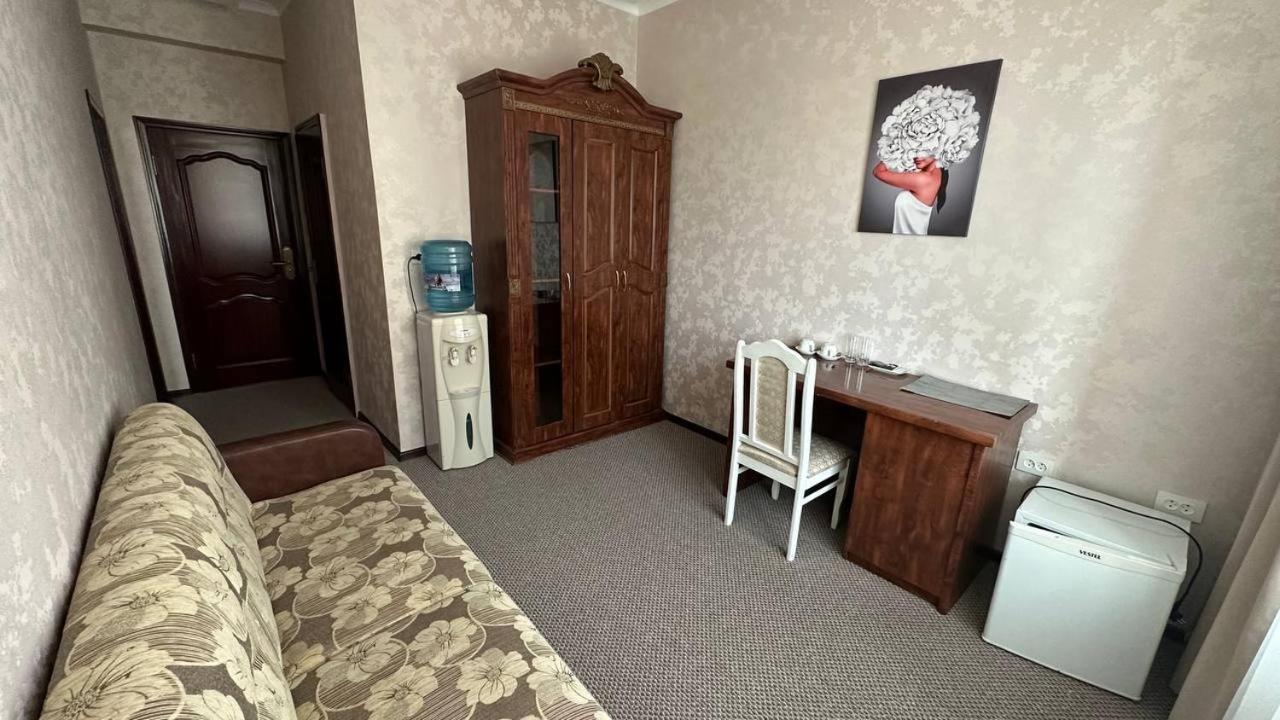 Altyn Adam Hotel Petropavlovsk Ngoại thất bức ảnh