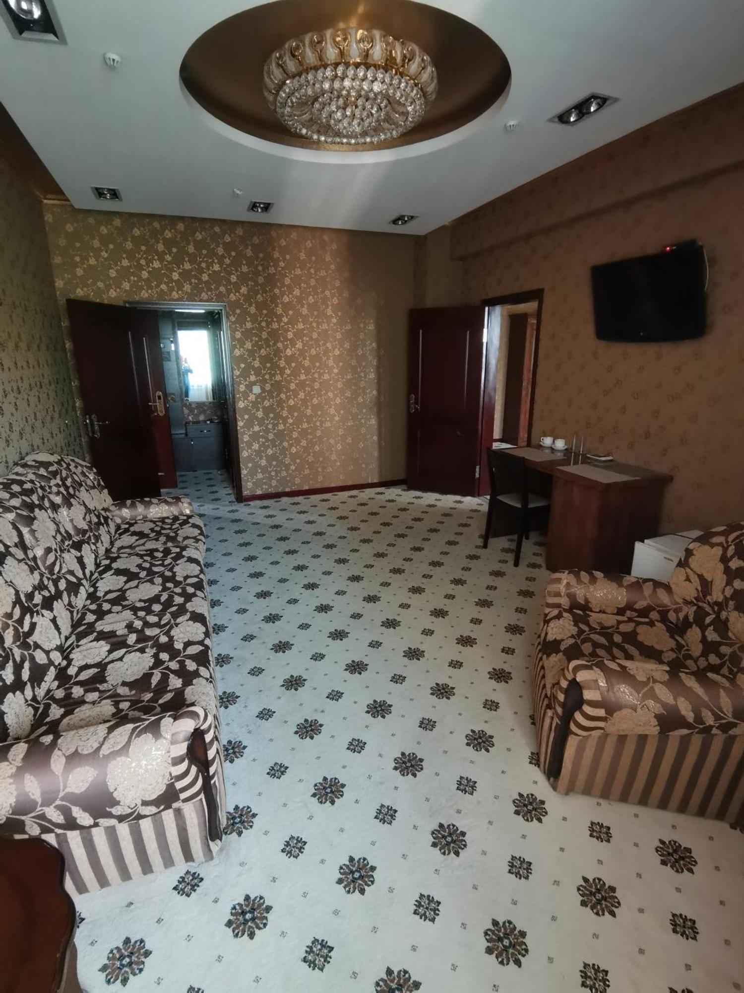 Altyn Adam Hotel Petropavlovsk Ngoại thất bức ảnh